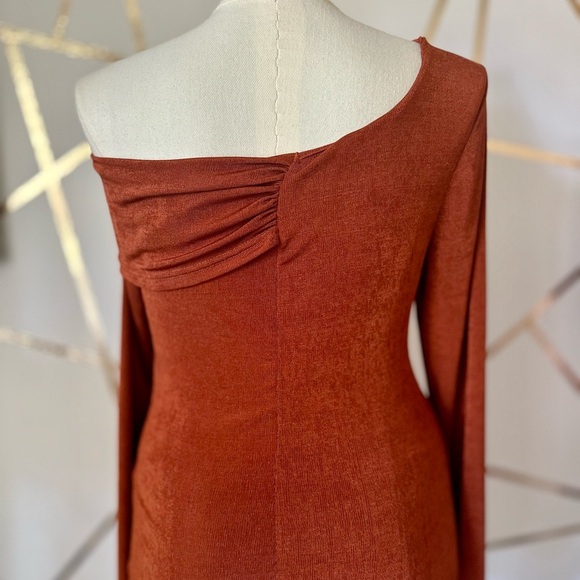 SHEIN Prive Asymmetrical Neck Twist Front Top (883) - Picture 4 of 9